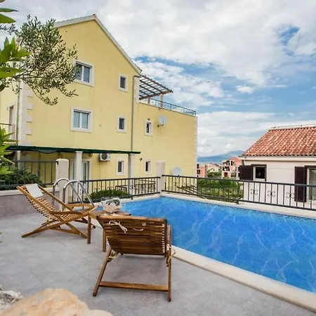 Villa Suzy Lux Вилла Сутиван