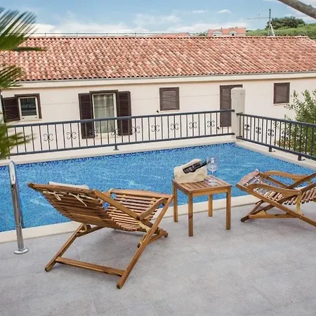 Villa Suzy Lux * Сутиван