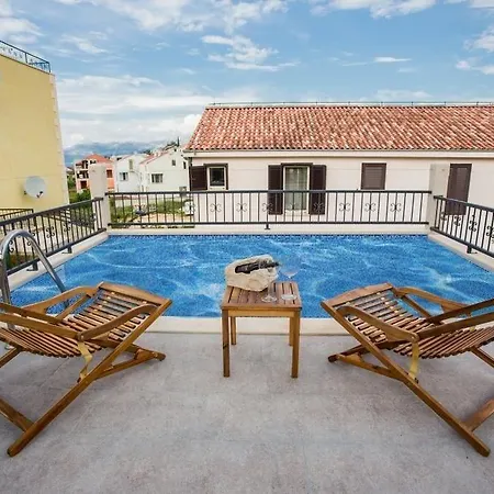 Villa Suzy Lux Сутиван