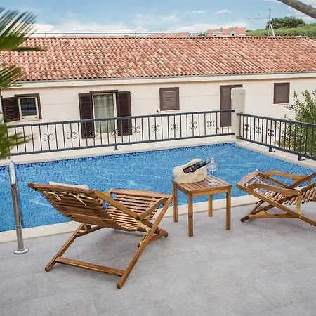 Villa Suzy Lux Вилла Сутиван